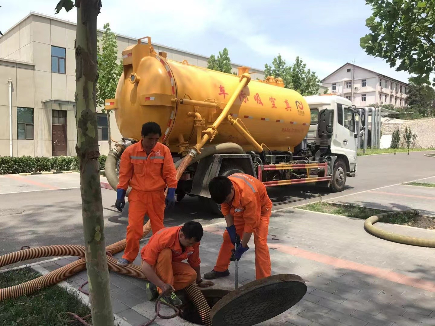 丰宁化粪池清理与5-8吨吸粪车施工效率分析